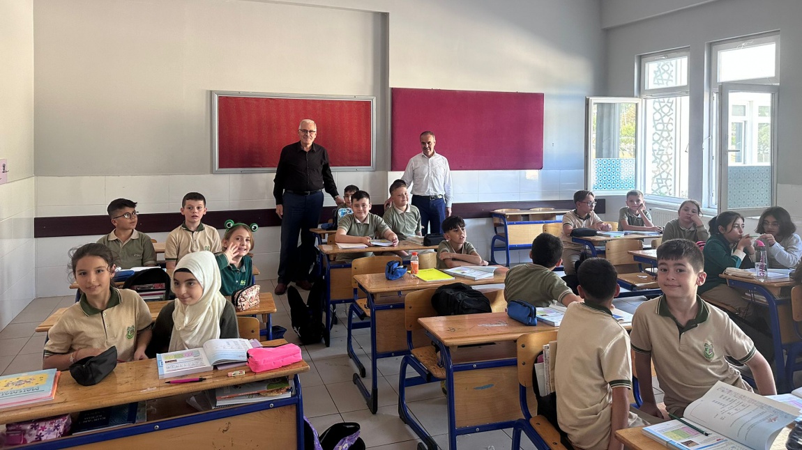 Okulumuzu ilçe milli eğitim müdürümüz sayın Mehmet Duran ziyaret etti.